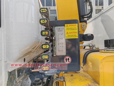 Isuzu KV100 boom crane truck