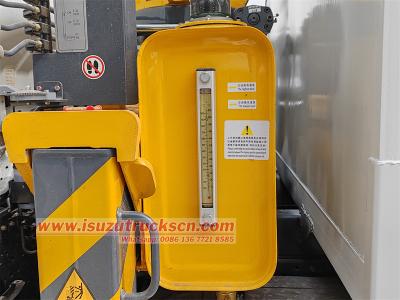 Isuzu KV100 boom crane truck