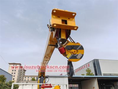 Isuzu KV100 boom crane truck