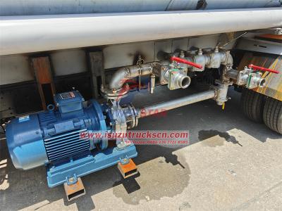 Isuzu ELF NPR 190HP 6000 liters potable water tank truck