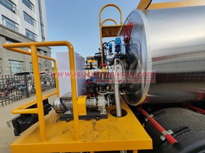 Japan Isuzu Bitumen Spraying Transport 4000L Asphalt Distributor Truck
