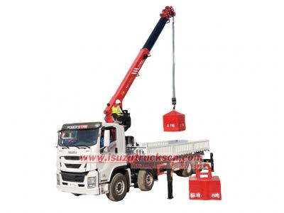 Isuzu GIGA 8X4 mobile dropside cargo truck with crane