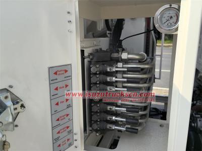 Isuzu NKR 100P garbage compactor truck