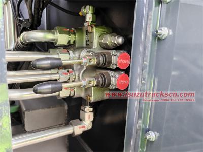 Isuzu KV100 6cbm rear lifting compactor truck