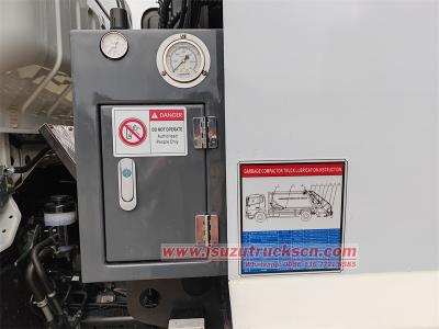 Isuzu KV600 6CBM waste compaction truck