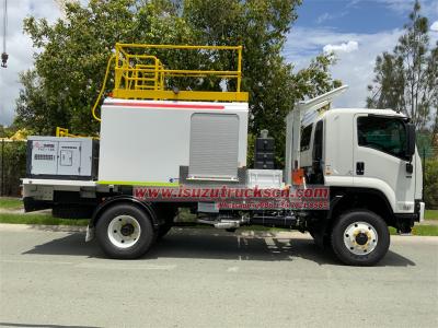 Isuzu 700P 4x4 off-road diesel tanker service truck