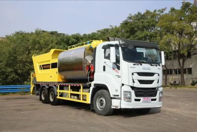 Isuzu GIGA 6x4 synchronous chip sealer truck
