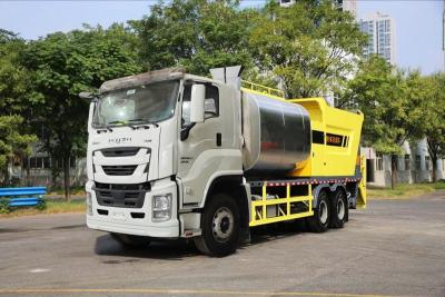 Isuzu GIGA 6x4 synchronous chip sealer truck