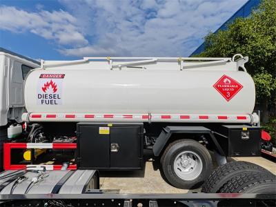 Isuzu ELF 4000 liters fuel refueling truck