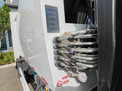 Isuzu 100P 7cbm rear loader truck