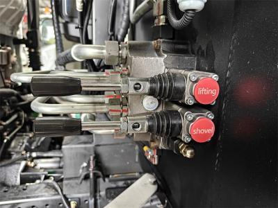 Isuzu EVM600 6cbm electric rear loader truck