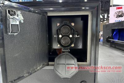 Isuzu Electricity tractor head with 352kWh