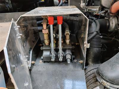 Isuzu NPR 700P 8000 liters combined jetting truck