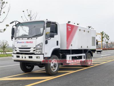 Isuzu 700P 4X4 RHD Automatic 5000L lubrication service truck