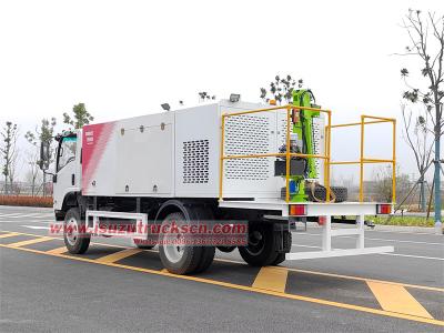 Isuzu 700P 4X4 RHD Automatic 5000L lubrication service truck