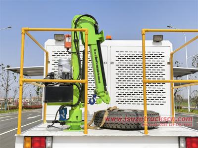 Isuzu 700P 4X4 RHD Automatic 5000L lubrication service truck