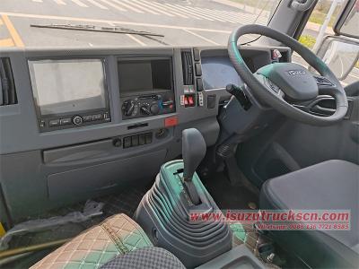 Isuzu 700P 4X4 RHD Automatic 5000L lubrication service truck