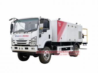 Isuzu 700P 4X4 RHD Automatic 5000L lubrication service truck