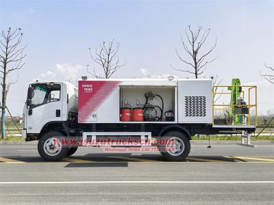 Isuzu 700P 4X4 RHD Automatic 5000L lubrication service truck