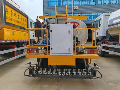 ISUZU 4,000 liters asphalt distributor truck