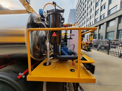 ISUZU 4,000 liters asphalt distributor truck