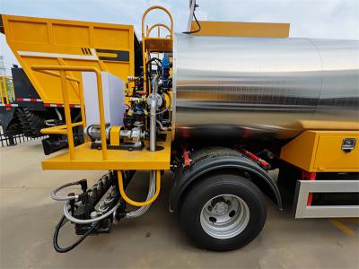 ISUZU 4,000 liters asphalt distributor truck
