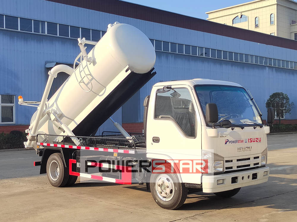Isuzu ELF NKR 4 cubic vacuum sewage suction truck