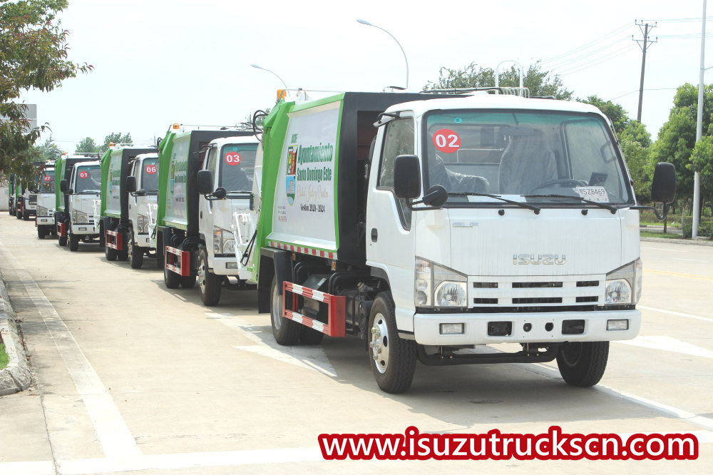 10 units ISUZU 4*2 garbage compactor truck are shipped into 40 HQ container