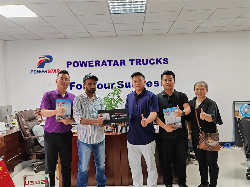 Middle Eastern Client Visited POWERSTAR for ISUZU Stainless Steel Water Trucks